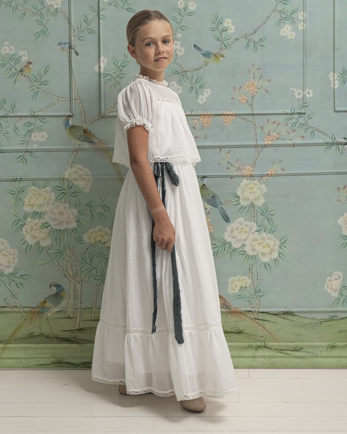 Conjunto de Primera Comunion de falda larga y blusa en blanco roto con encaje, Paola. Cosmosophie.