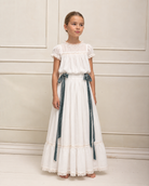Conjunto de Primera Comunion de falda larga y blusa en blanco roto con encaje, Paola. Cosmosophie.