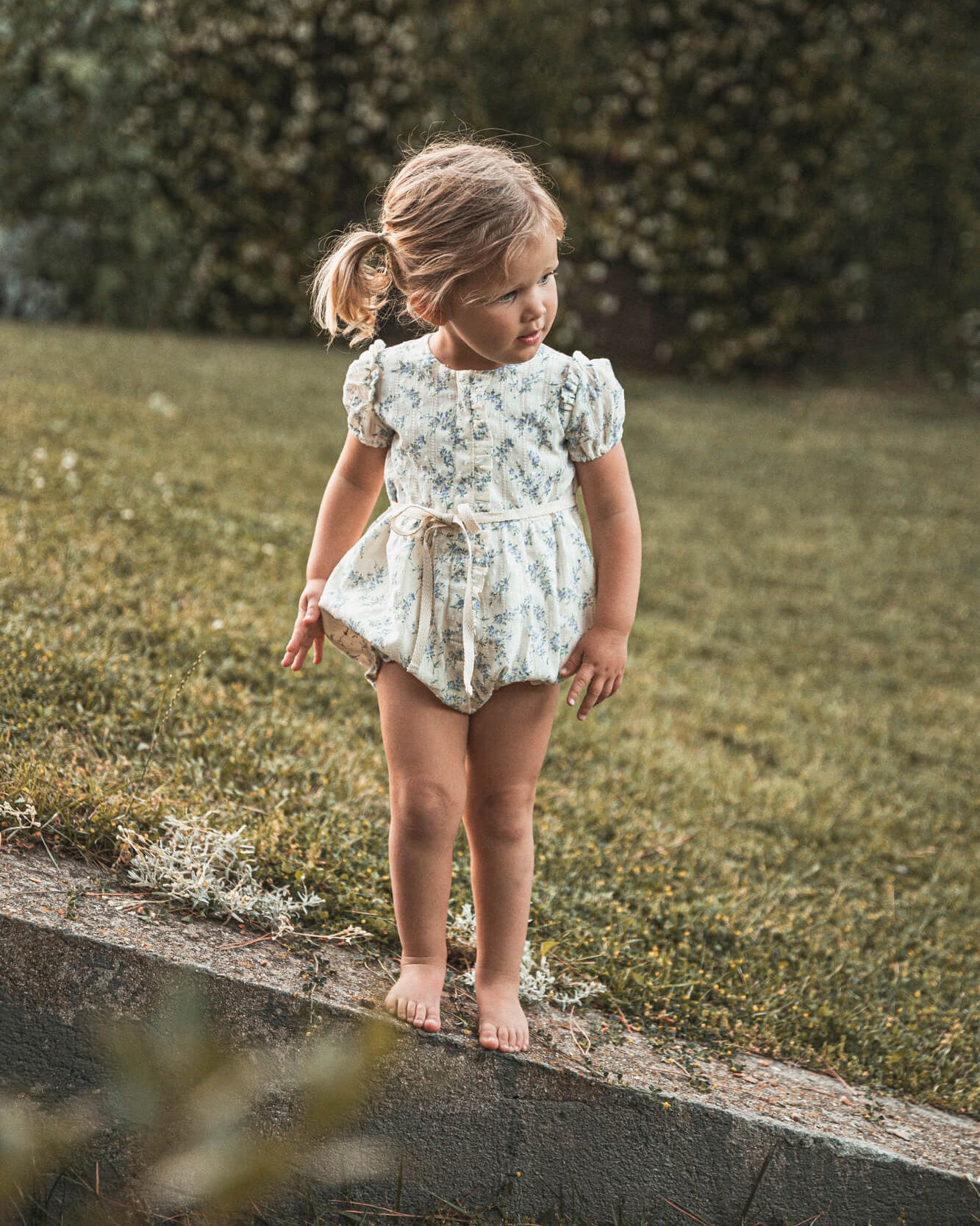 Ranita para bebe en batista bordada con estampado de flores