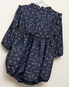 Ranita bebe azul noche con flores y oro de Cosmosophie