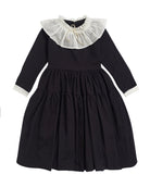 Vestido negro con cuello volante muselina en blanco Cosmosophie