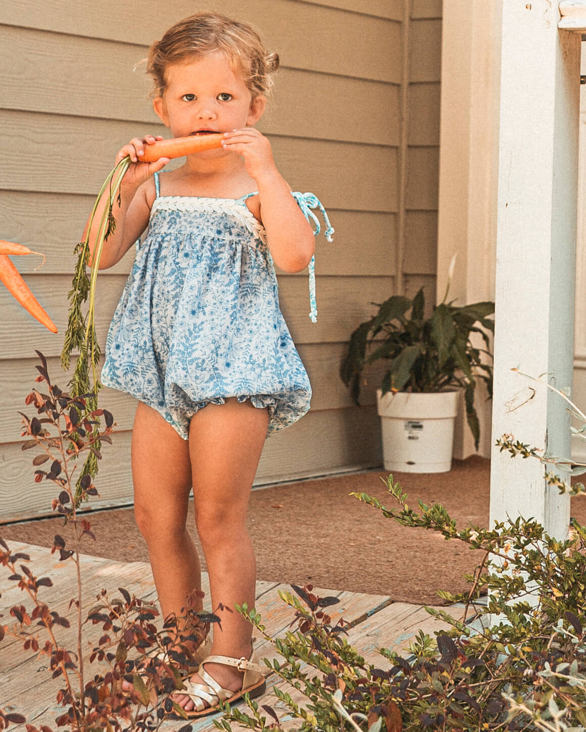 Ranita tirantes flores azules cosmosophie