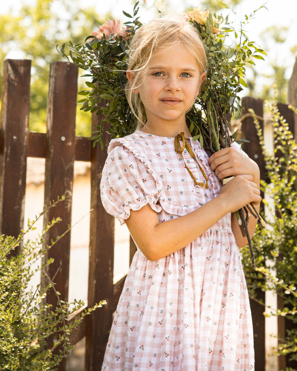 Vestido vichy con flores gran cuello y lacito oro Cosmosophie