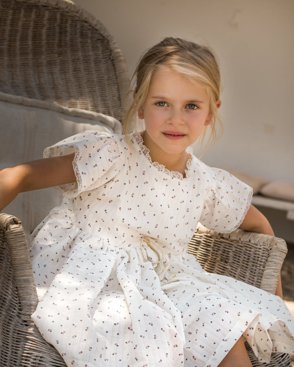 Vestido blanco para comunion bautizo o boda, traje de arras con encaje y detalle en oro. Cosmosophie