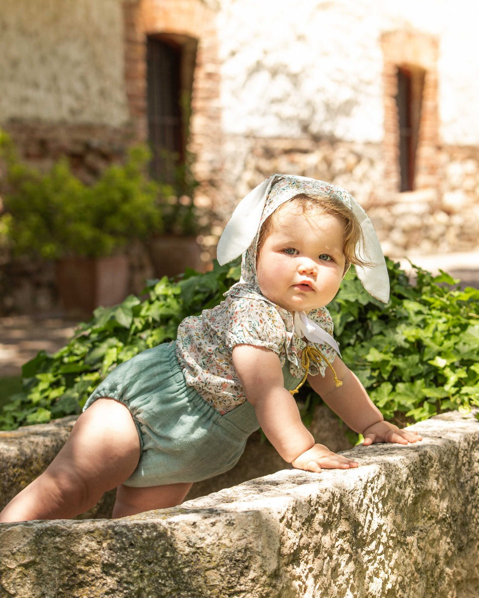 baby shirt ruffled collar in flower print with gold dots