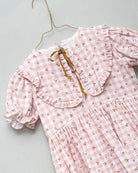 Vestido vichy con flores gran cuello y lacito oro Cosmosophie