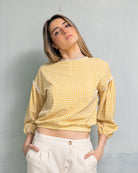 blusa vichy amarillo con detalles de encaje estilo retro