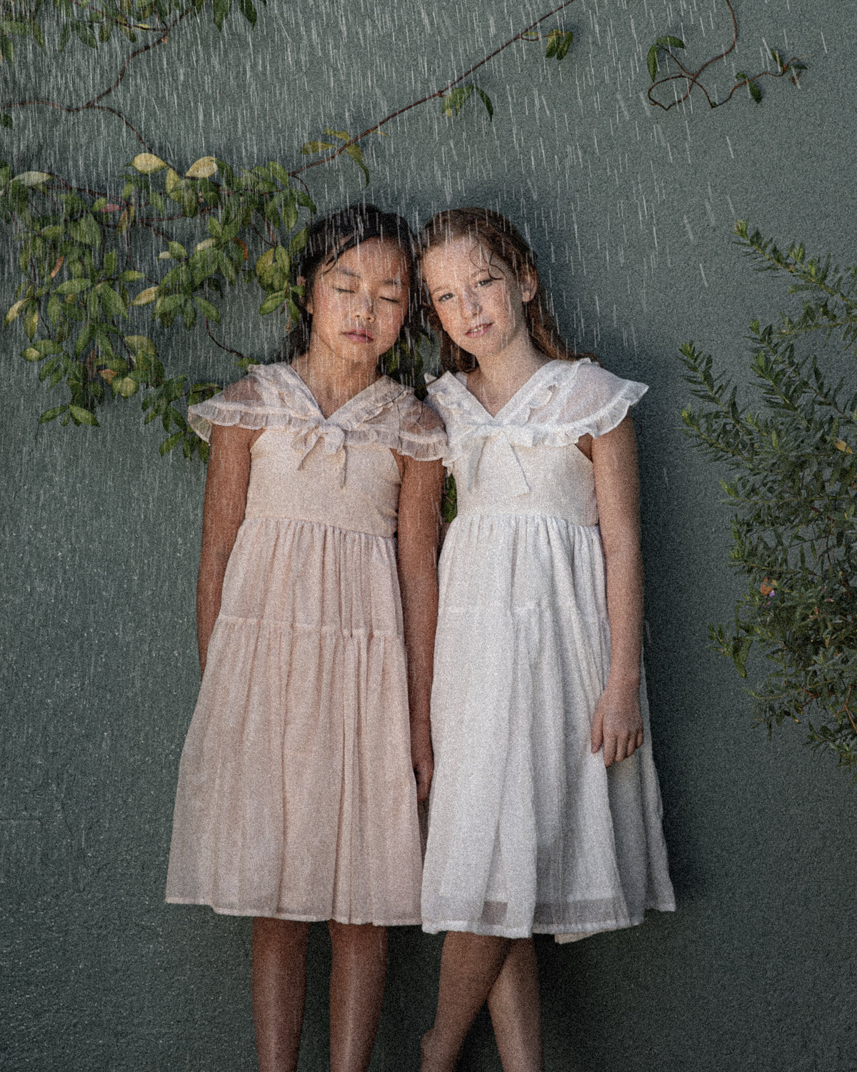 Dress for wedding guests and flower girl dress. Vestidos de invitada de boda y trajes de arras originales para niñas.