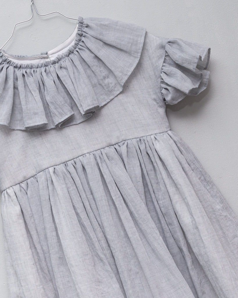 Special occasions dress in light grey. Big peter pan collar. Ruffles on the slevees. Luxury childrens wear eurpean brand