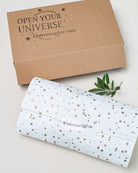 Regalo de canastilla para recien nacido blusita y pololo de flores, girnalda a juego y bolsa de regalo.